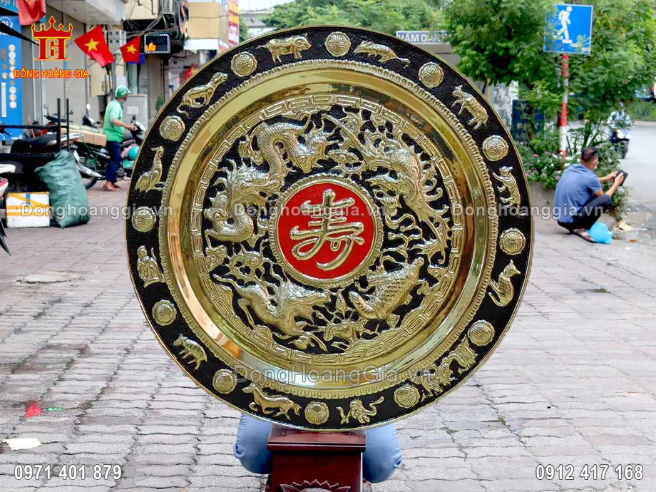 Bức tranh chữ Thọ tứ linh là sản phẩm được chế tác theo yêu cầu của khách hàng